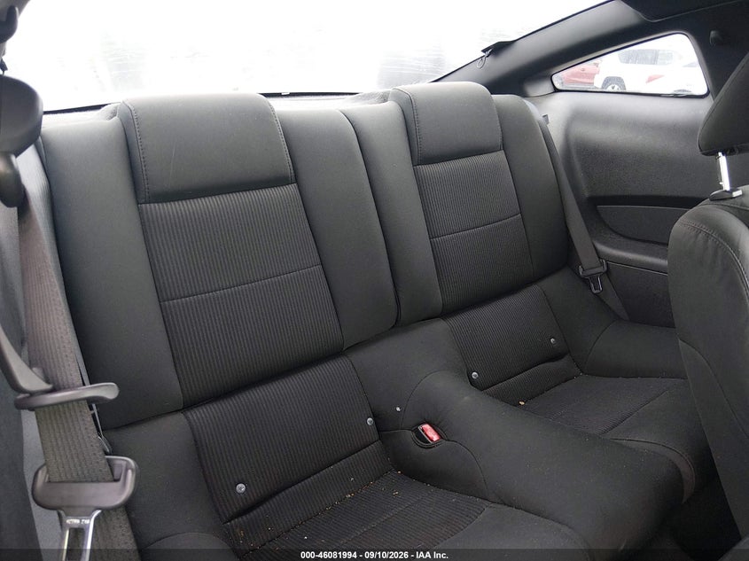 2010 FORD MUSTANG auction photo 8