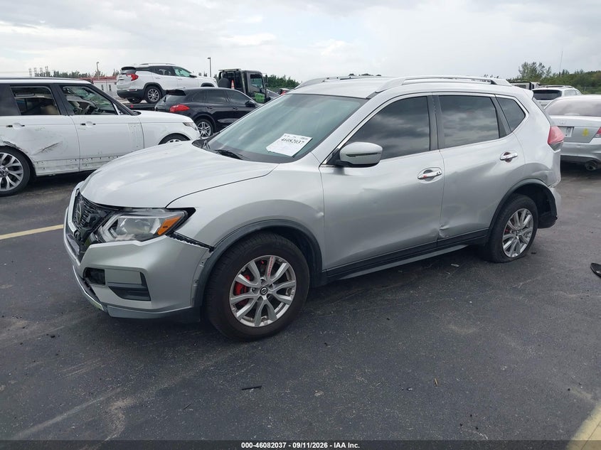 2018 NISSAN ROGUE SV · Photo 2