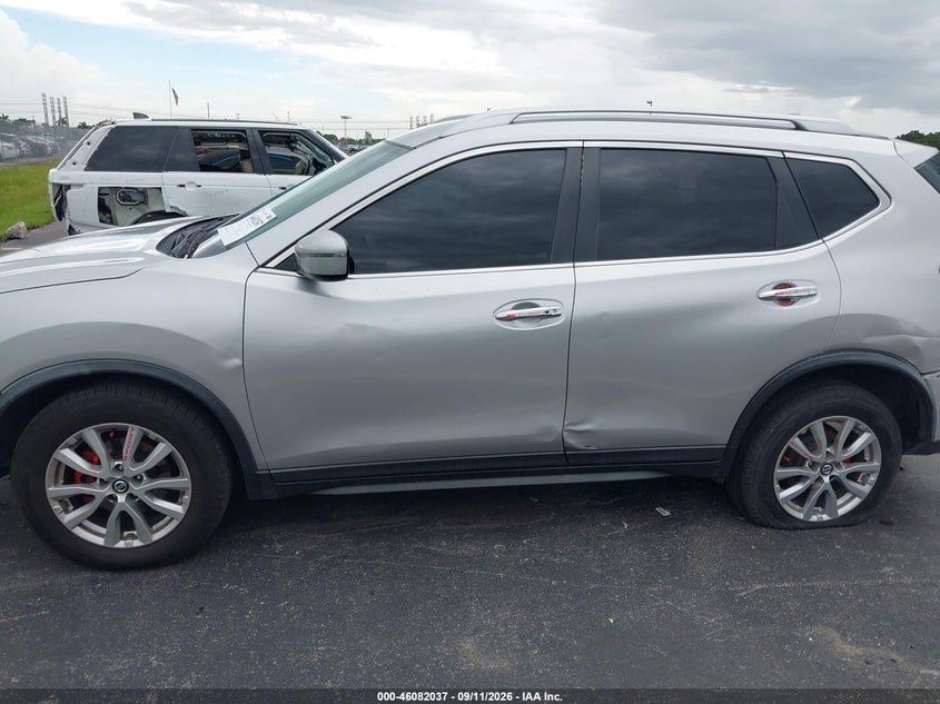 2018 NISSAN ROGUE SV · Photo 6