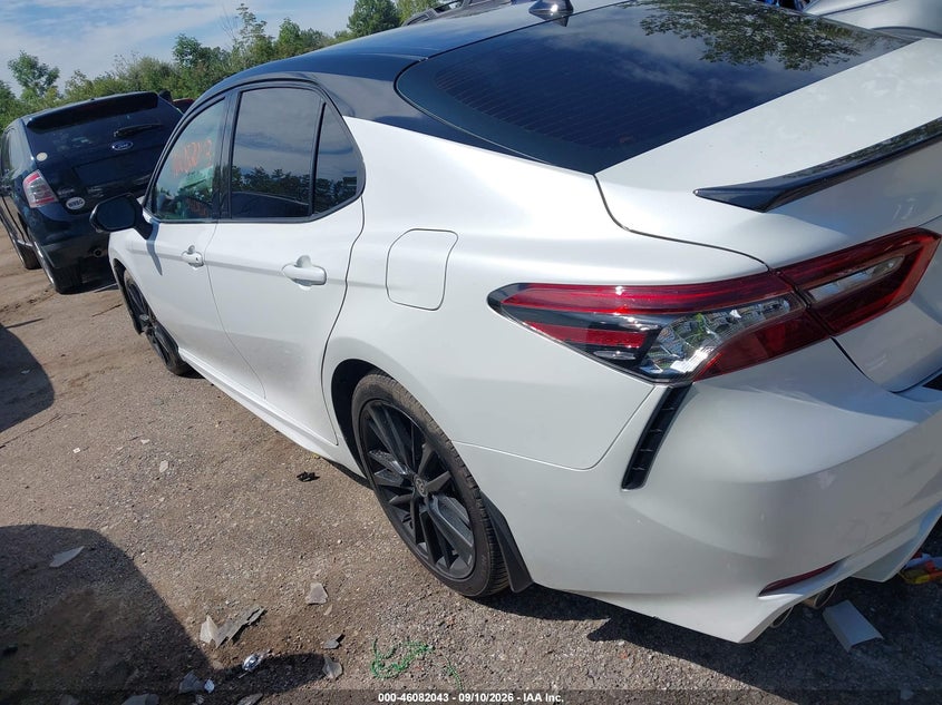 TOYOTA CAMRY - zdjęcie 15