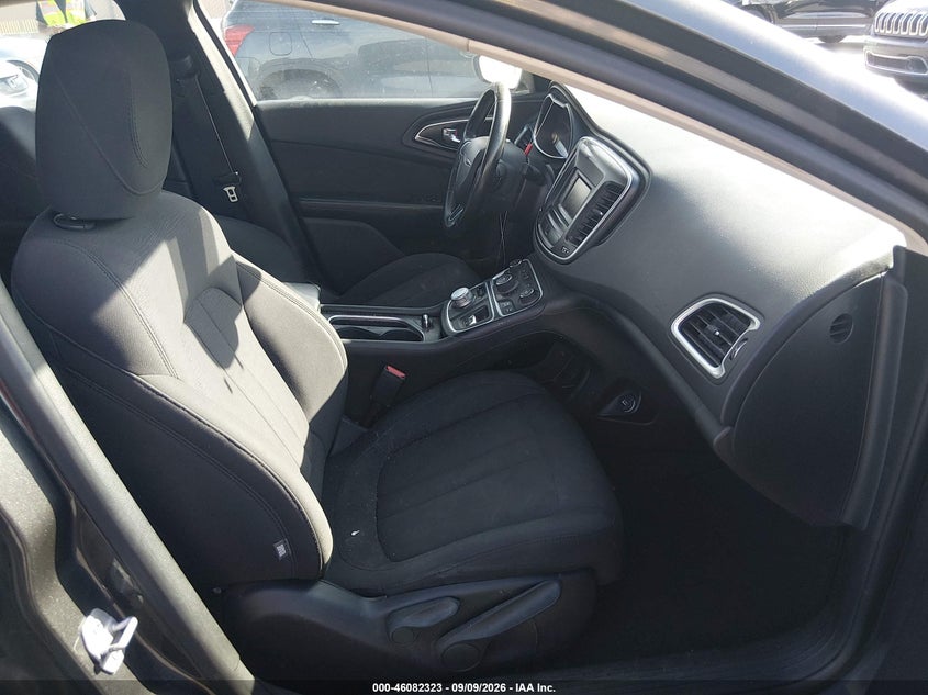 2015 CHRYSLER 200 auction photo 5