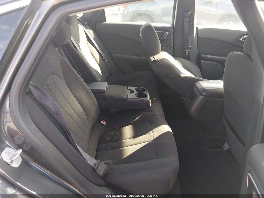 2015 CHRYSLER 200 auction photo 8
