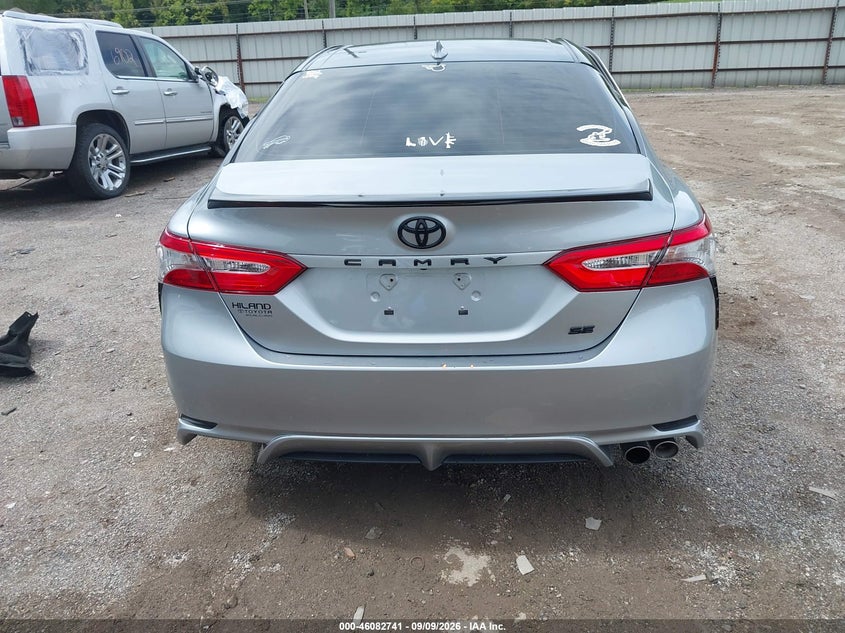TOYOTA CAMRY - zdjęcie 17