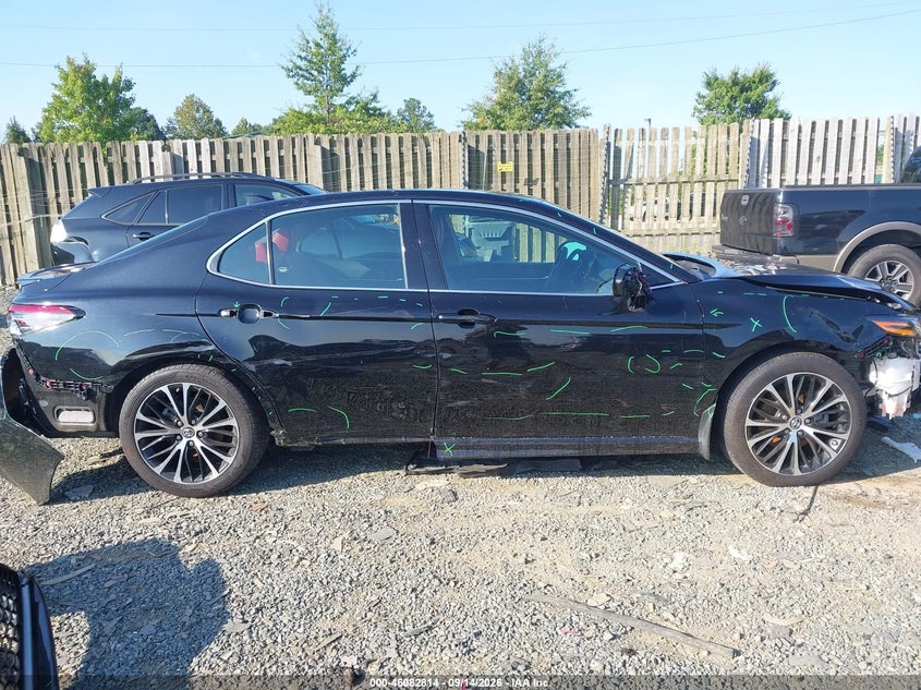 TOYOTA CAMRY - zdjęcie 14