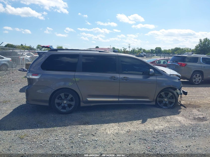 Photo 14 - TOYOTA SIENNA