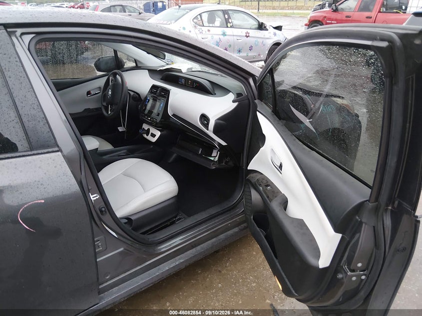 TOYOTA PRIUS - zdjęcie 5