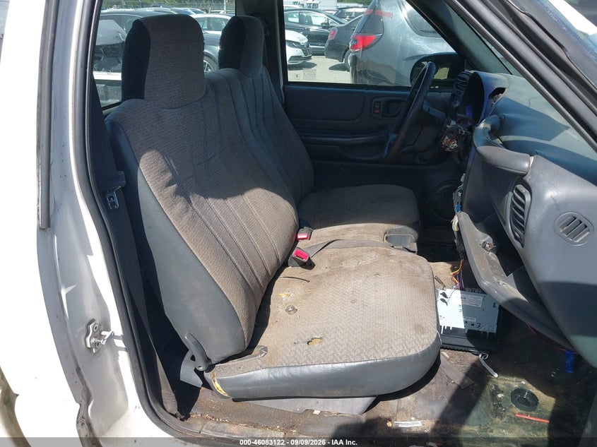 2001 CHEVROLET S-10 auction photo 8