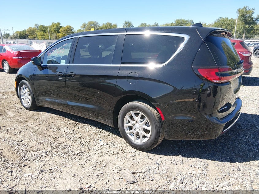 2027 CHRYSLER PACIFICA auction photo 3