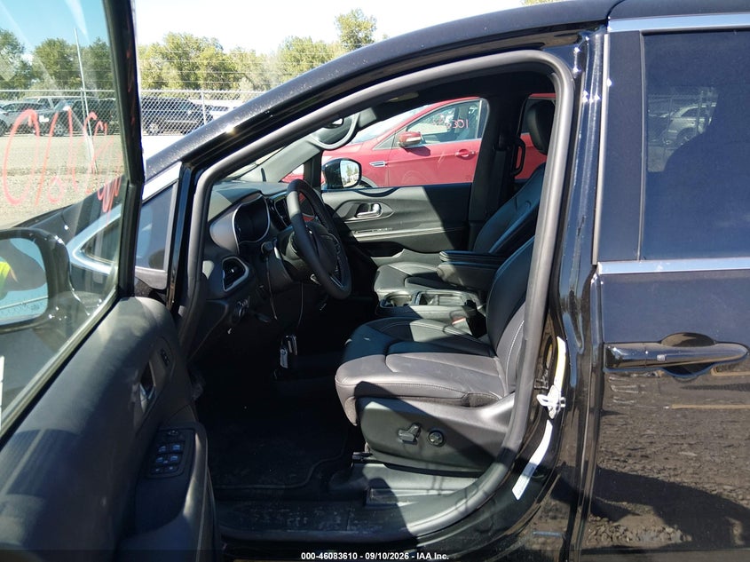 2027 CHRYSLER PACIFICA auction photo 5