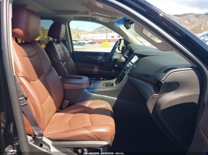2015 CADILLAC ESCALADE auction photo 5
