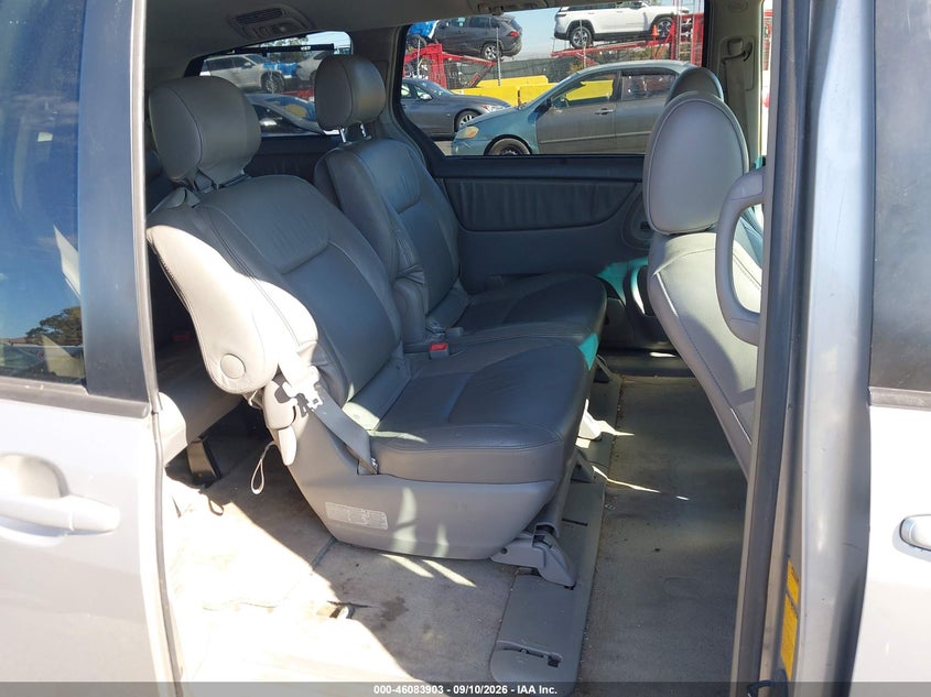 2006 TOYOTA SIENNA auction photo 8