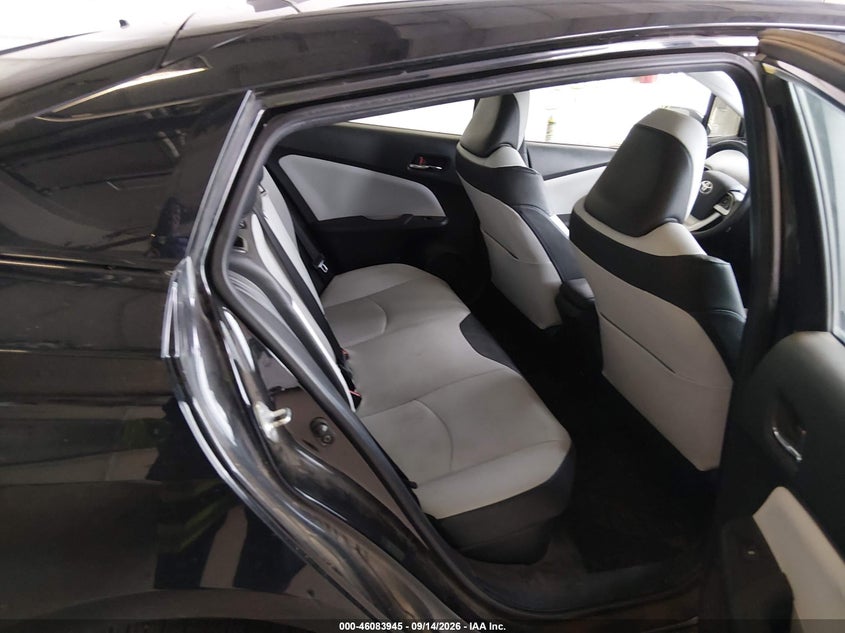 2016 TOYOTA PRIUS auction photo 8