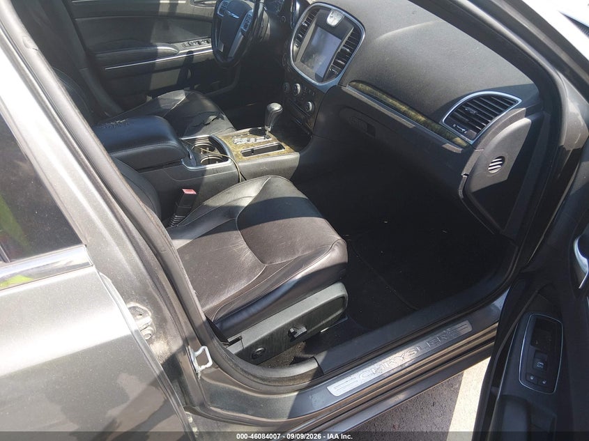 2011 CHRYSLER 300C auction photo 5