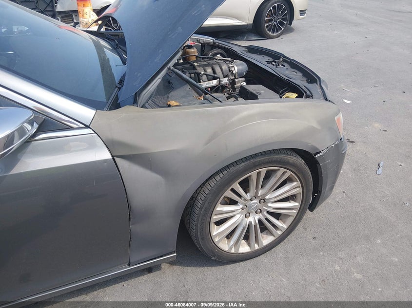 2011 CHRYSLER 300C auction photo 6