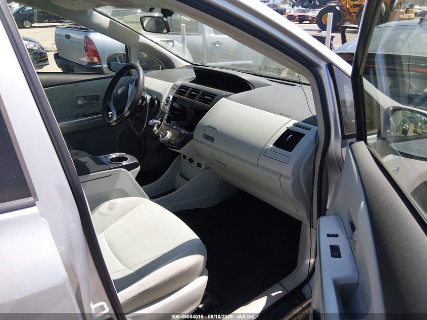2013 TOYOTA PRIUS V auction photo 5