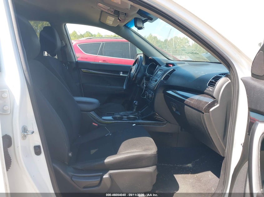 2015 KIA SORENTO auction photo 5