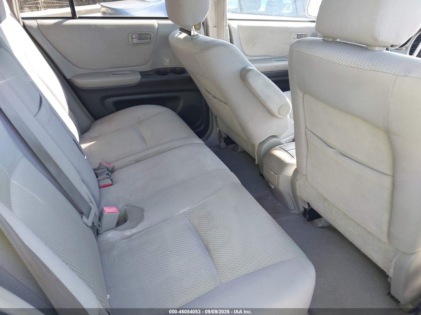 2004 TOYOTA HIGHLANDER auction photo 8