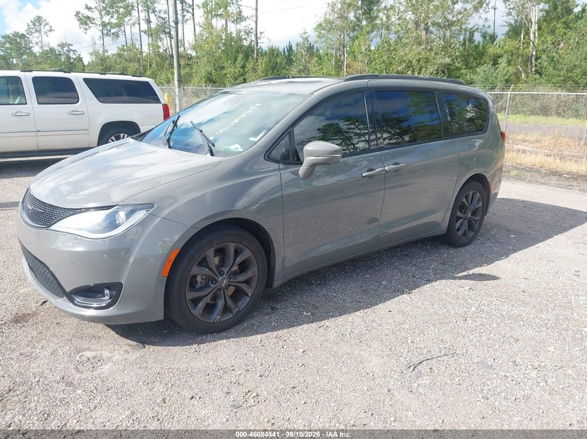2020 CHRYSLER PACIFICA auction photo 2