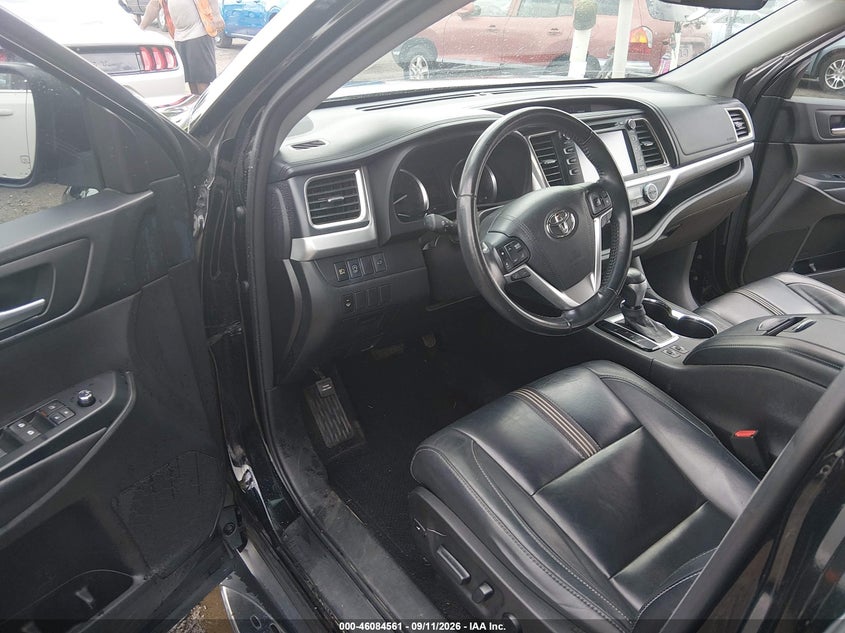 TOYOTA HIGHLANDER - zdjęcie 19