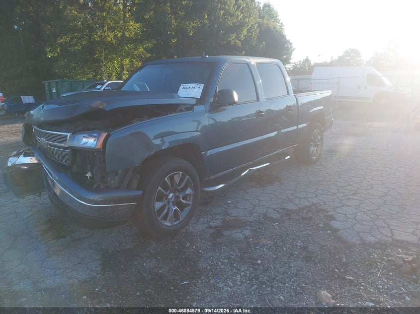 2006 Chevrolet Silverado, Left Front, IAAI, VIN 2GCEK13T461117430 — photo 2