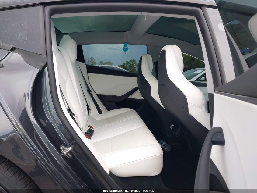 TESLA MODEL 3 - zdjęcie 8