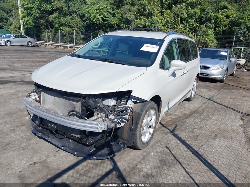 Vin: 2c4rc1egxhr741557, lot: 46584253, chrysler pacifica touring-l plus 20172