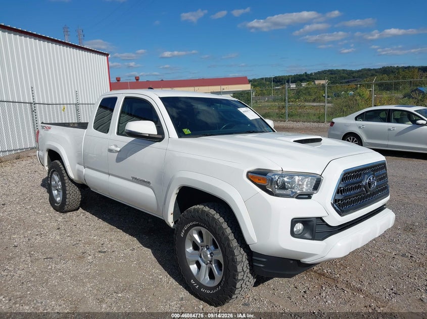 2017 TOYOTA TACOMA auction photo 1