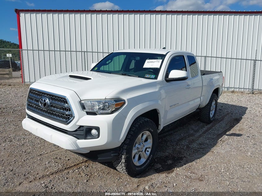 2017 TOYOTA TACOMA auction photo 2