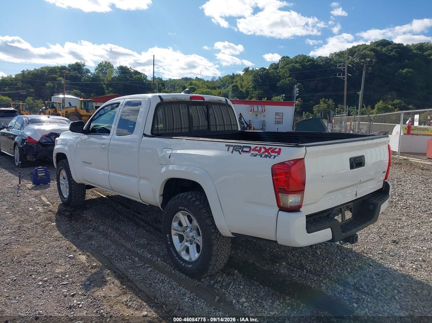2017 TOYOTA TACOMA auction photo 3