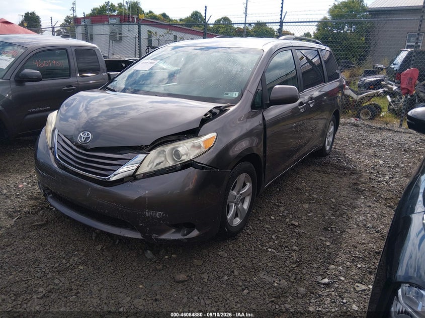 2017 Toyota Sienna, Front End, IAAI, VIN 5TDKZ3DC8HS835406 — photo 2
