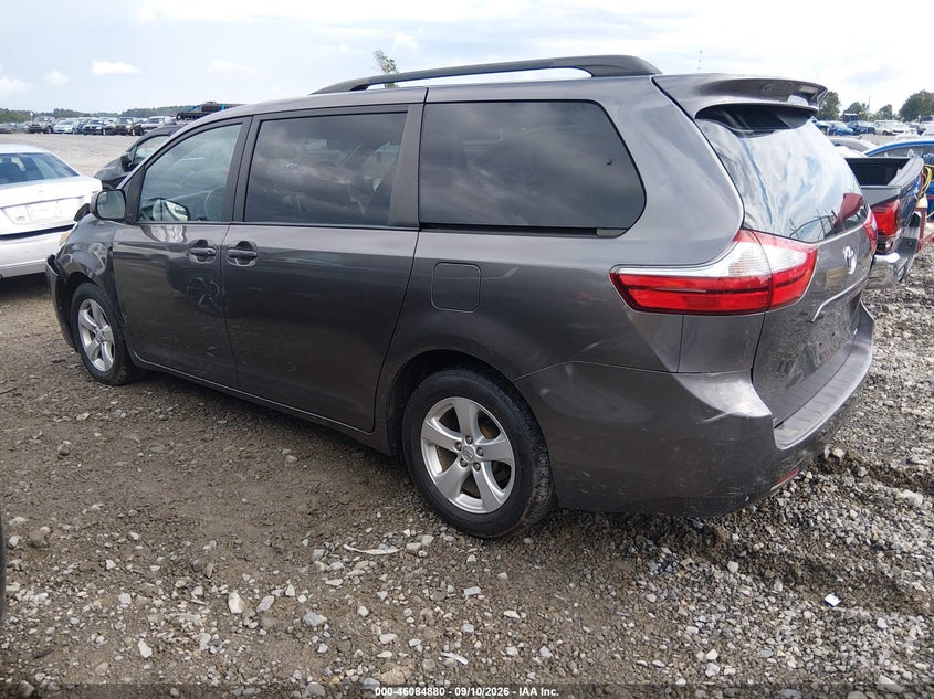 TOYOTA SIENNA - zdjęcie 3