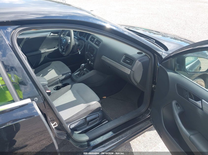 2017 VOLKSWAGEN JETTA auction photo 5