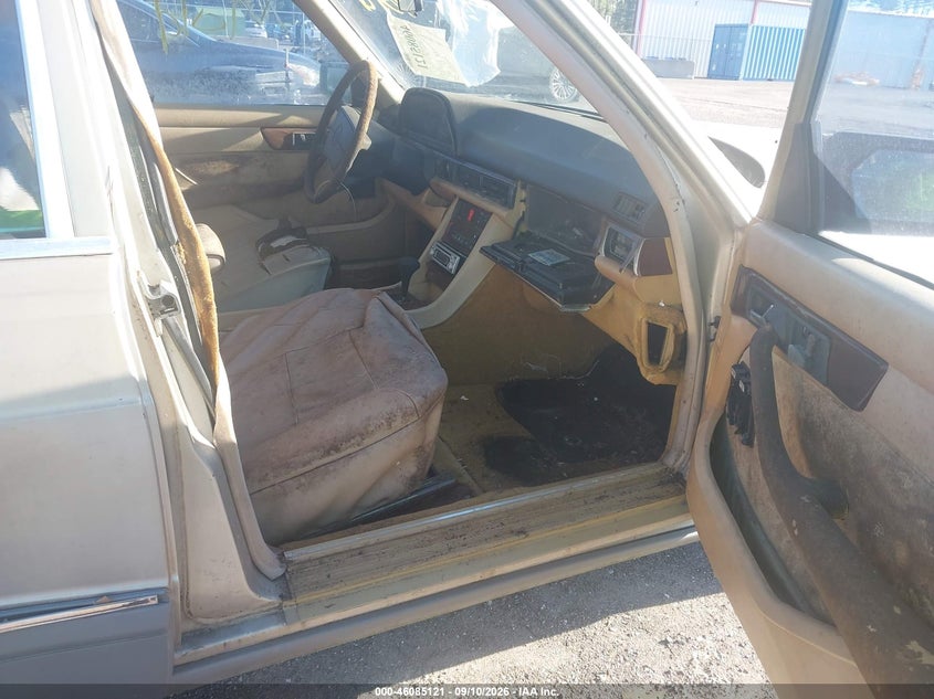 1987 MERCEDES-BENZ 300 auction photo 5