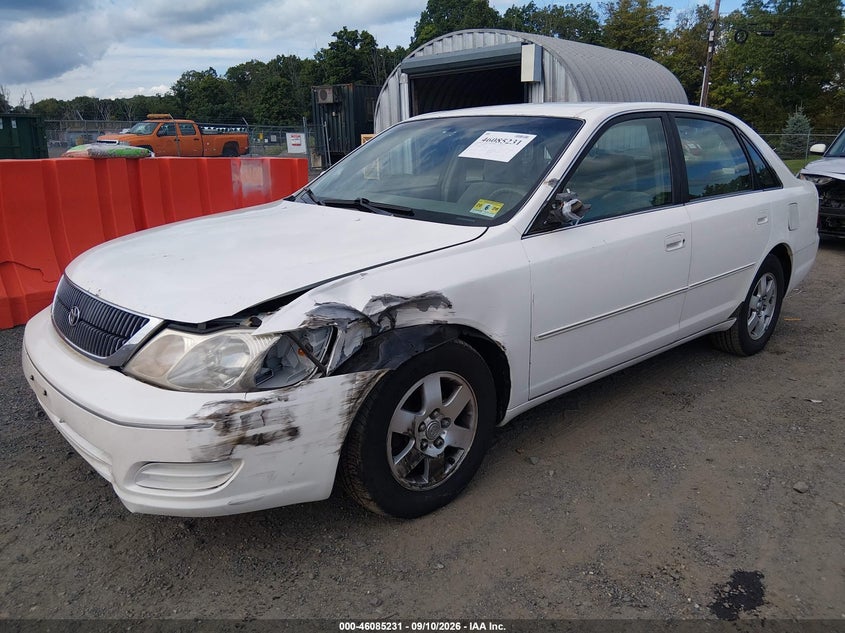 2000 TOYOTA AVALON auction photo 2