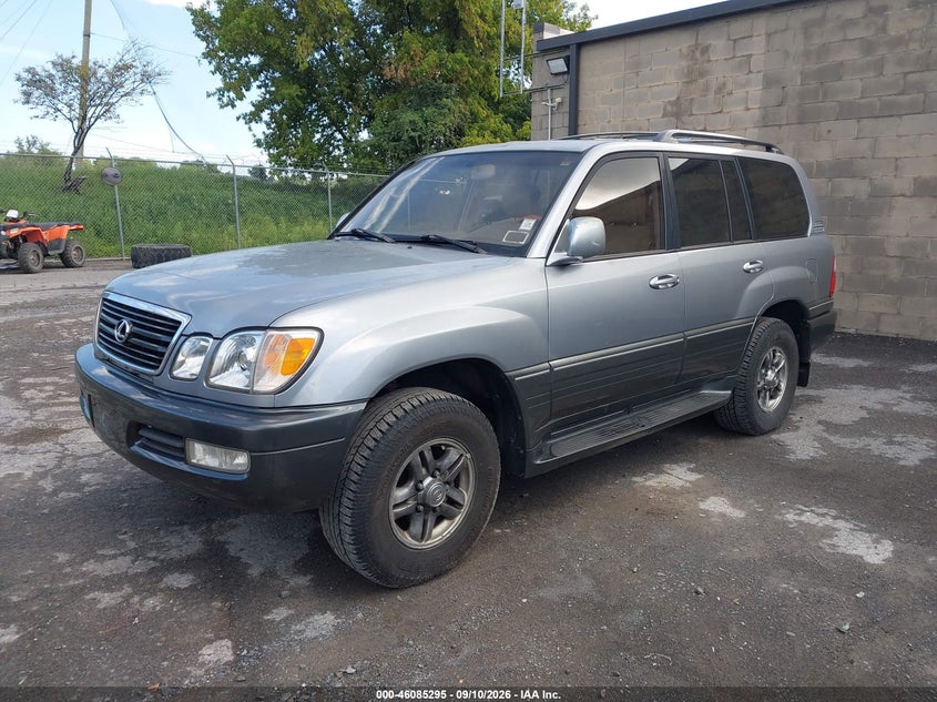2001 LEXUS LX 470 auction photo 2