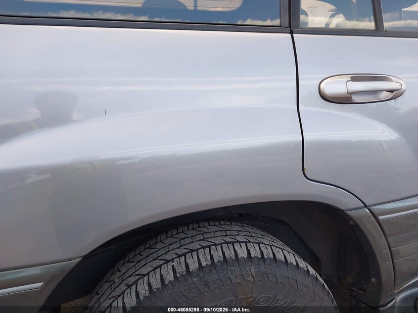 2001 LEXUS LX 470 auction photo 6