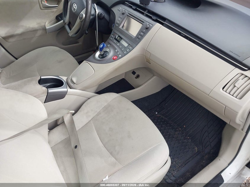 2014 TOYOTA PRIUS auction photo 5