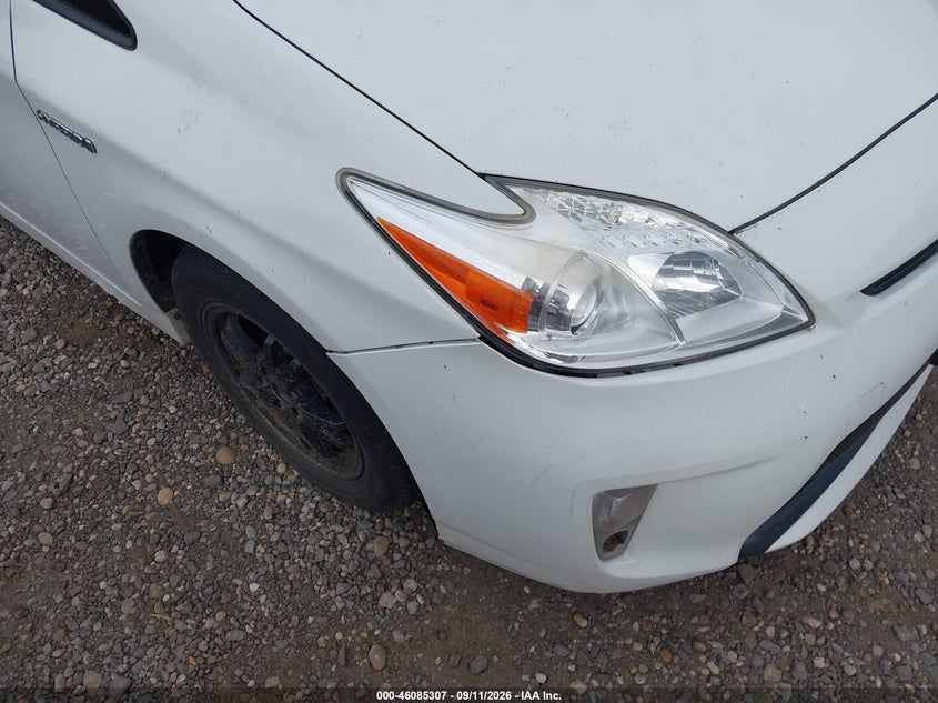 2014 TOYOTA PRIUS auction photo 6