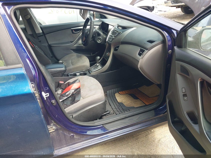 2013 HYUNDAI ELANTRA auction photo 5