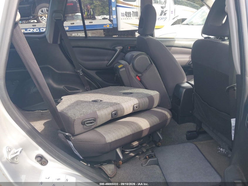 2004 TOYOTA RAV4 auction photo 8