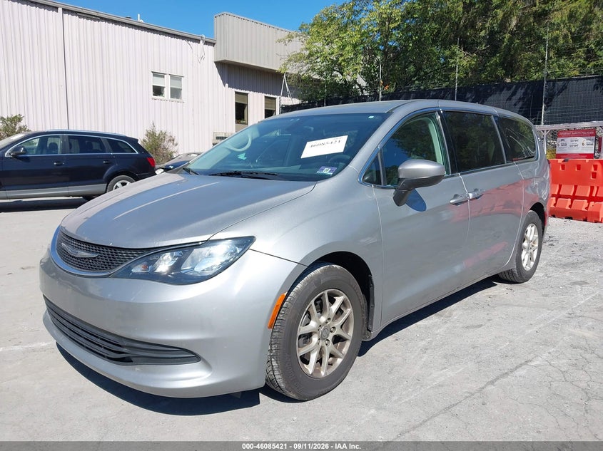 2017 CHRYSLER PACIFICA auction photo 2