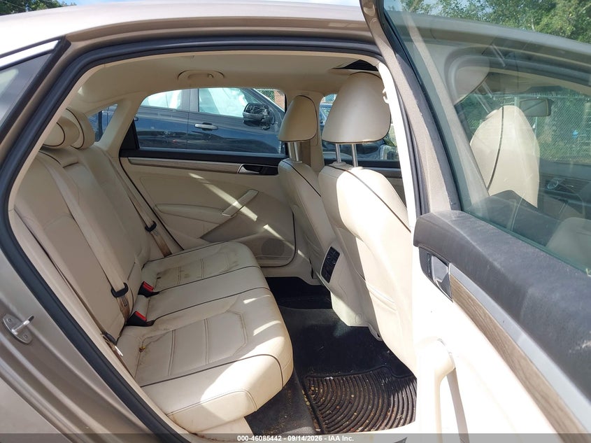 2016 VOLKSWAGEN PASSAT auction photo 8