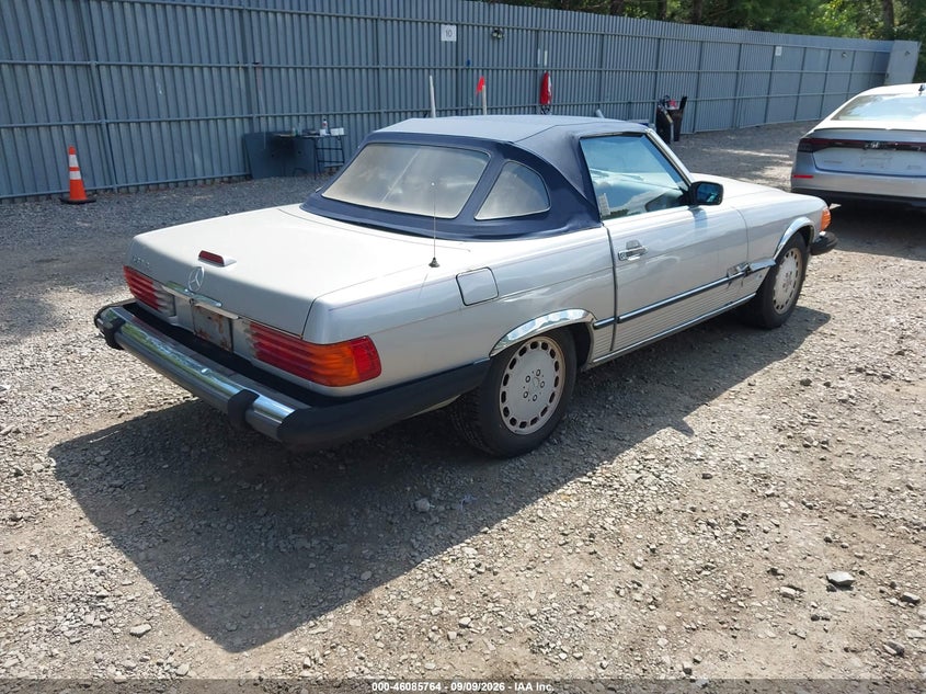 1988 MERCEDES-BENZ 560 auction photo 4