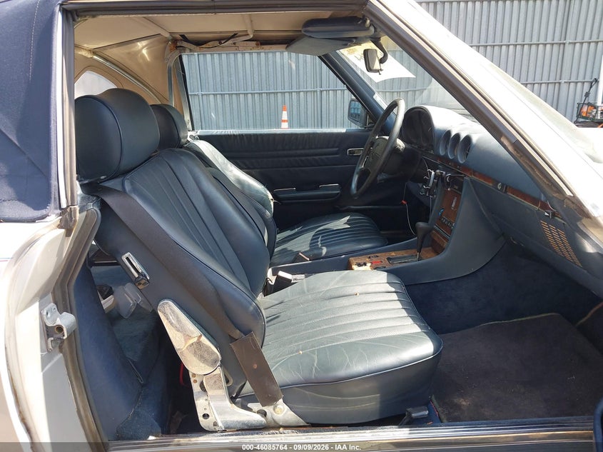 1988 MERCEDES-BENZ 560 auction photo 5
