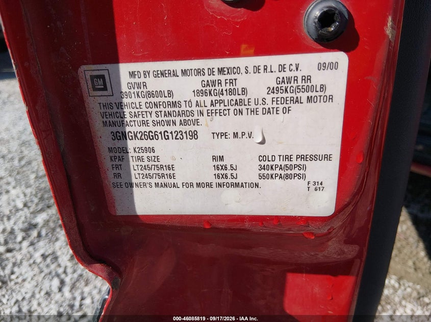 CHEVROLET SUBURBAN 2500 2001 VIN 3GNGK26G61G123198