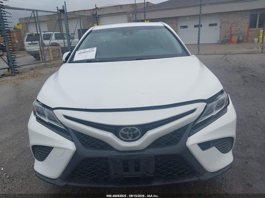 TOYOTA CAMRY - zdjęcie 12