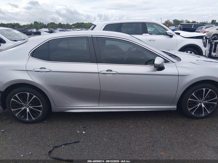 TOYOTA CAMRY - zdjęcie 13