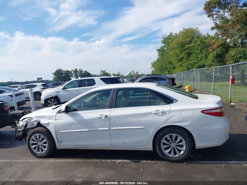 TOYOTA CAMRY - zdjęcie 14