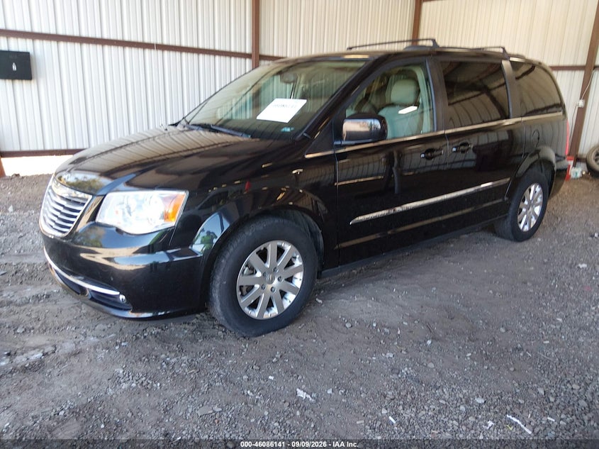 2015 CHRYSLER TOWN & COUNTRY auction photo 2