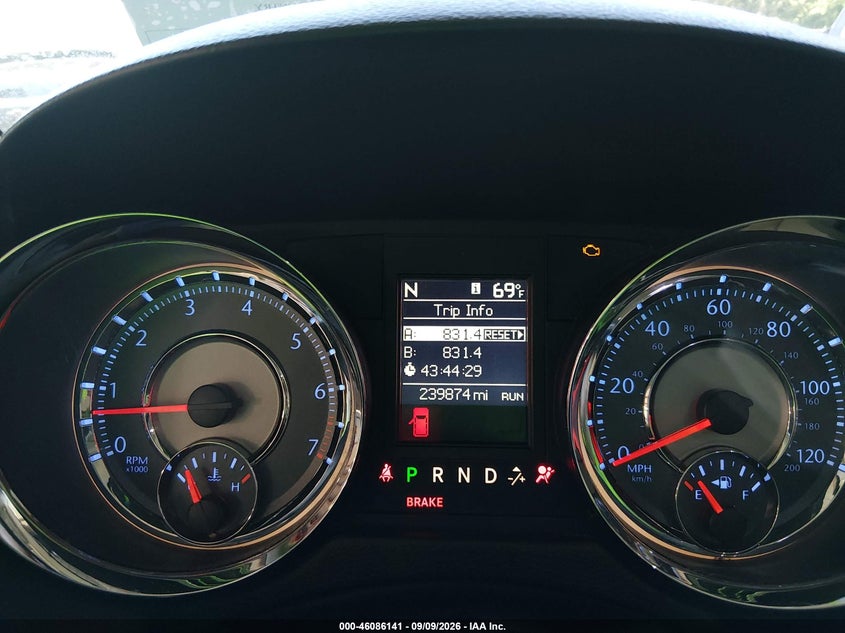 2015 CHRYSLER TOWN & COUNTRY auction photo 7